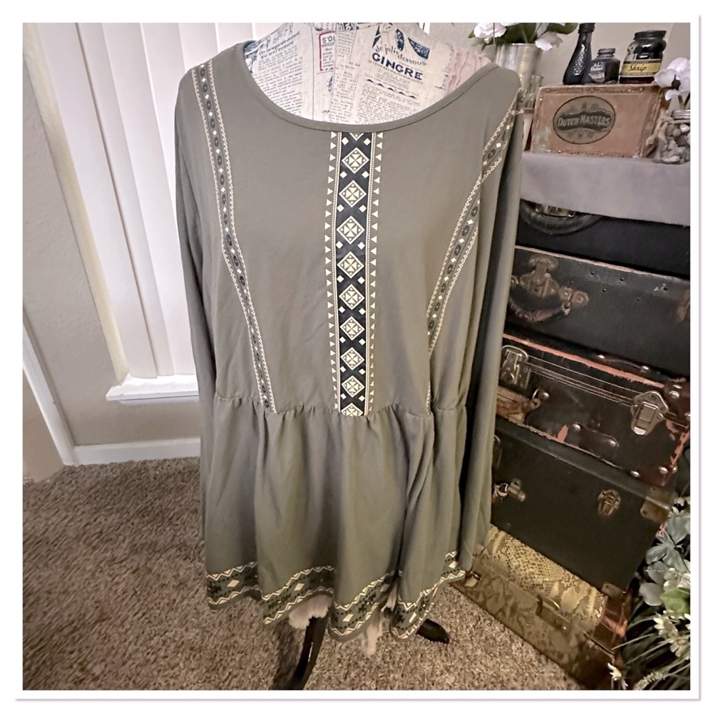 🦋-NWT Comfy BloomChic Plus Size Top